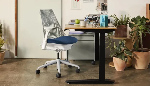 fauteuil de bureau ergonomique herman miller sayl avec bureau assis debout