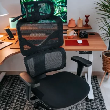 fauteuil de bureau ergonomique terrana kqueo avec un bureau assis debout kqueo d'angle